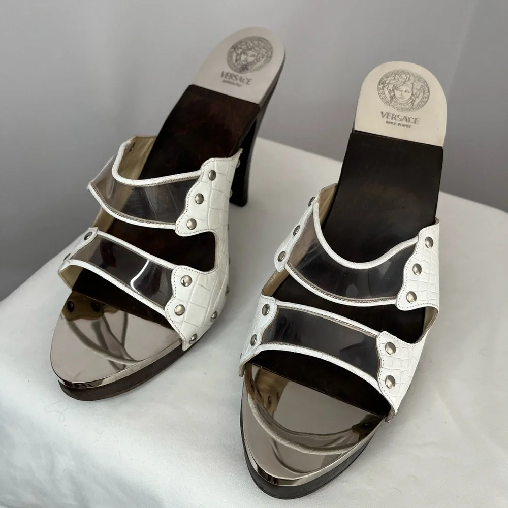 Vintage Versace White Leather Medusa Head Heels ✨🪩 - Picture 6 of 9